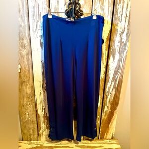 Coldwater Creek Navy Cropped Pull on Pant Size 8 Bottom Button Design Inseam 24”